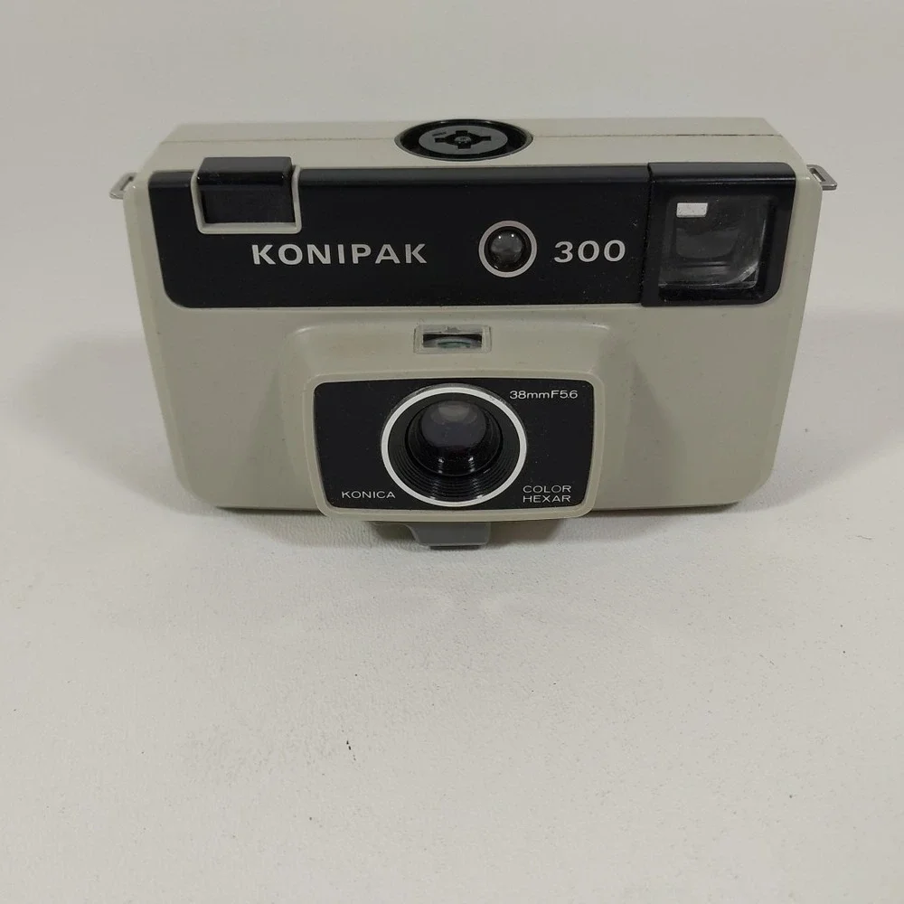 Vintage Konipak 300 Konica 126‎ Film Camera and case